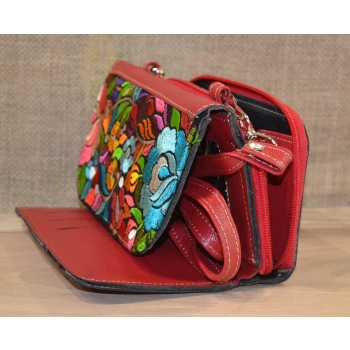 Portfel torebka skórzana czerwona z kwiatowym kolorowym haftem .